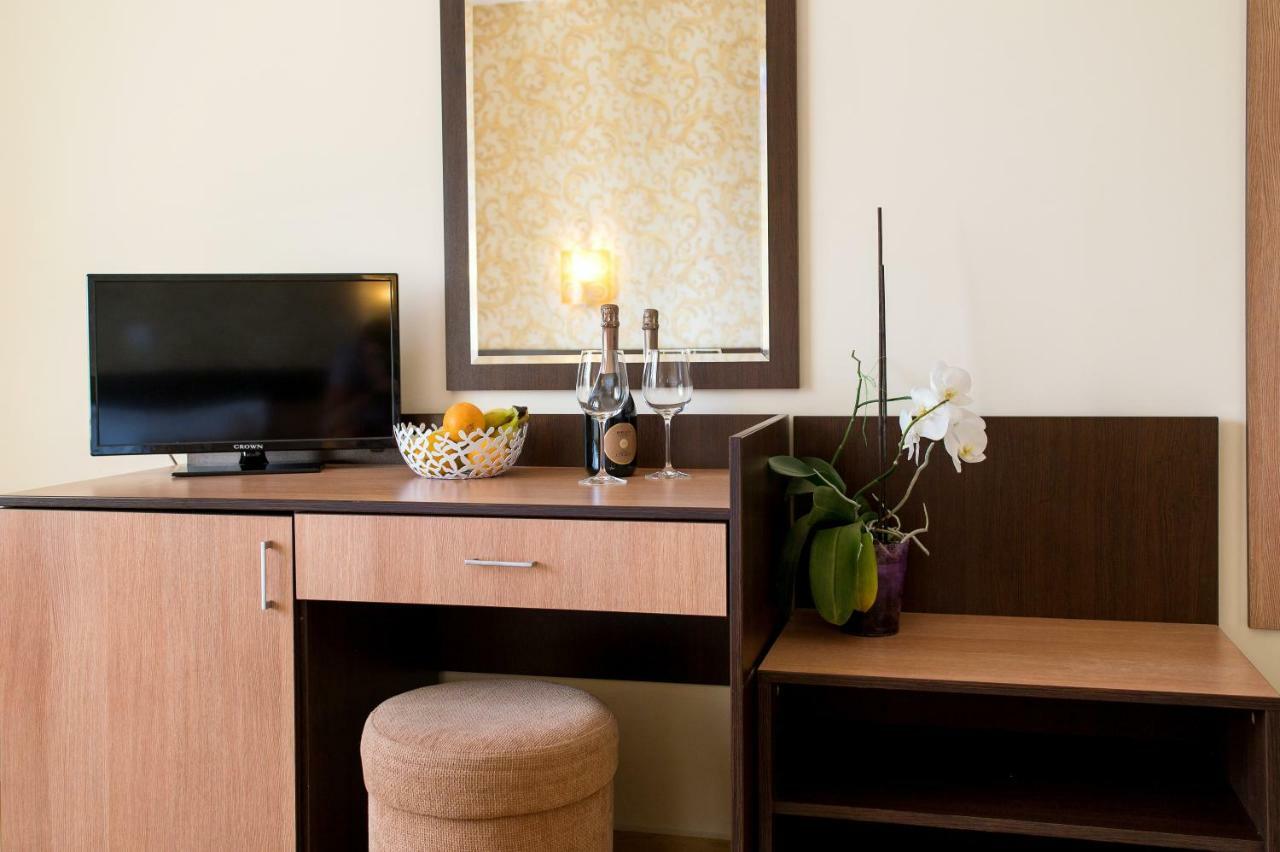 Hotel Iris Nesebar Bagian luar foto